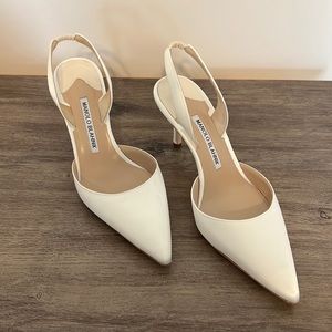NWT Manolo Blahnik Carolyne Bridal Heels, Ivory Satin, 70 mm, Size 37